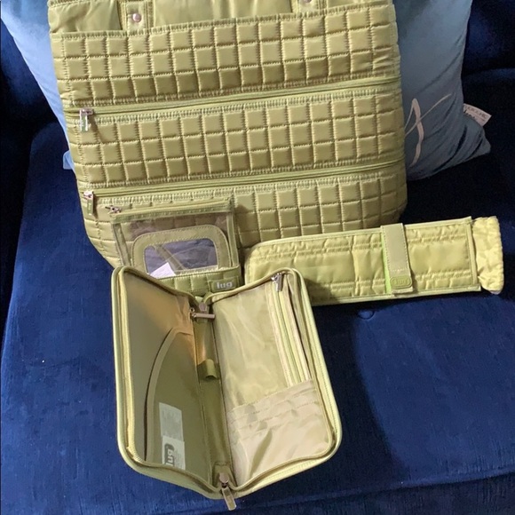 BNWOT Lug “TaxiCab” Tote w/ Accessories! - Picture 8 of 8